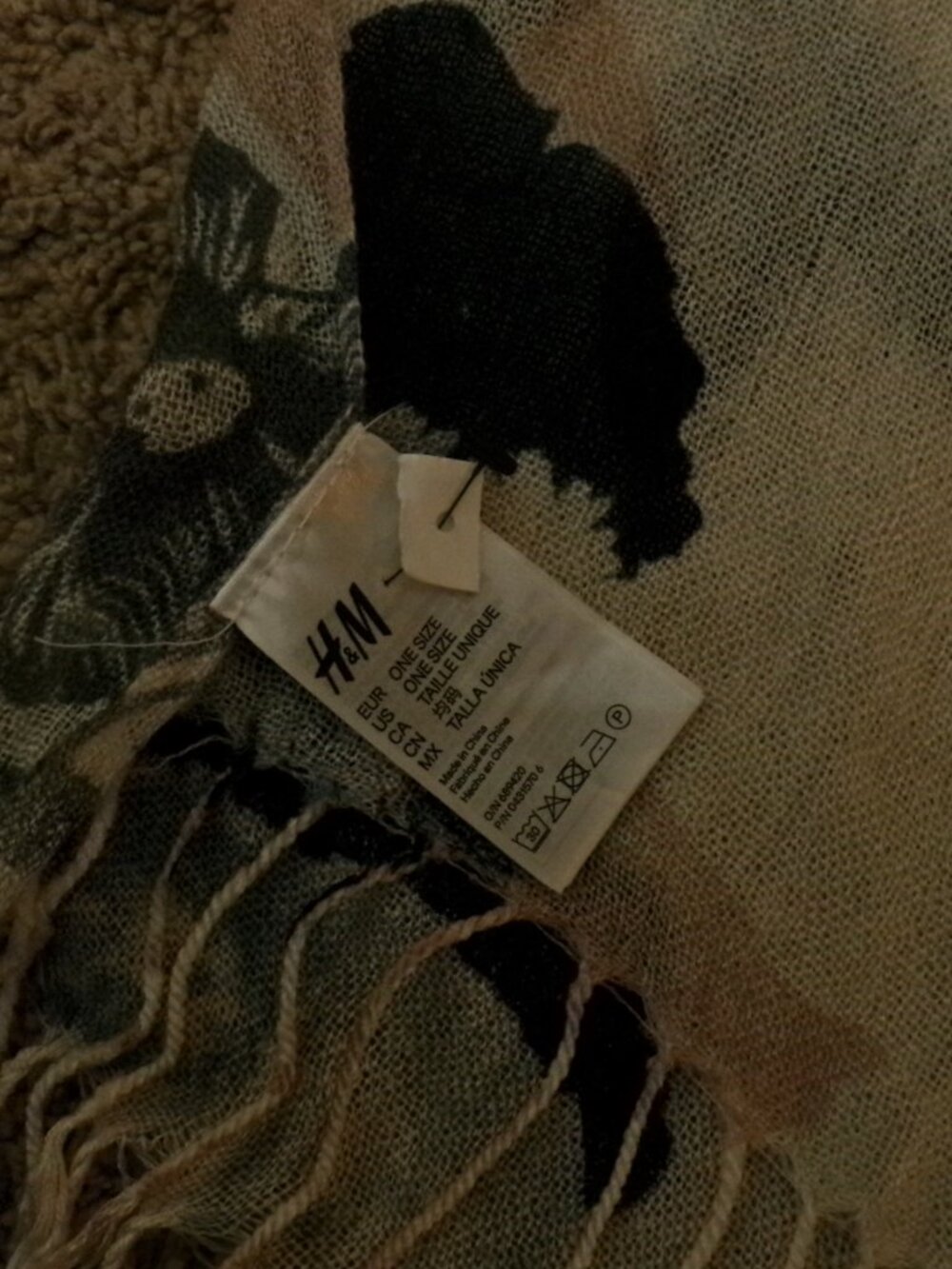 H&M Floral Fringe Wrap Scarf Shawl – One Size - Picture 3 of 4